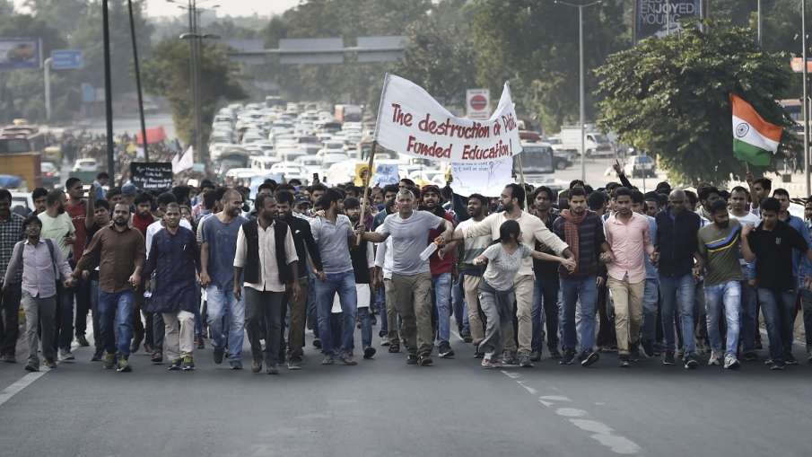 Jawaharlal Nehru University students during a protest Jawaharlal Nehru University students during a protest- India TV Hindi