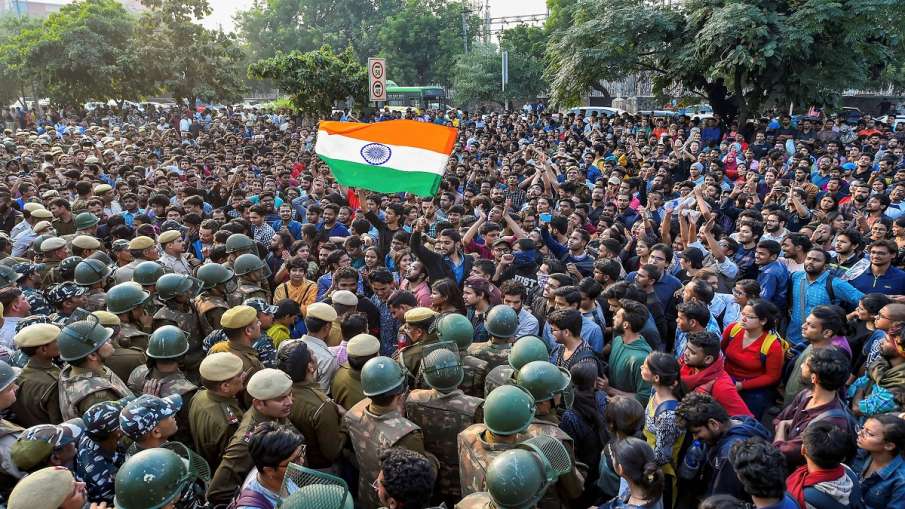 JNU में छात्रों का प्रदर्शन लाया रंग JNU में छात्रों का प्रदर्शन लाया रंग- India TV Hindi