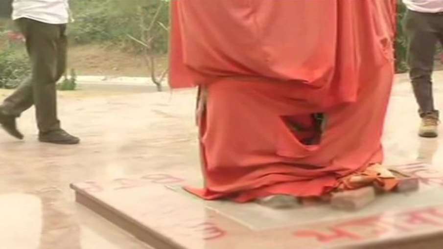 JNU में अब विवेकानंद की मूर्ति तोड़ने को लेकर बवाल, दर्ज की जाएगी FIR JNU में अब विवेकानंद की मूर्ति तोड़ने को लेकर बवाल, दर्ज की जाएगी FIR- India TV Hindi