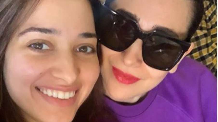 Tamannaah Bhatia shares picture with karisma kapoor Tamannaah Bhatia shares picture with karisma kapoor- India TV Hindi