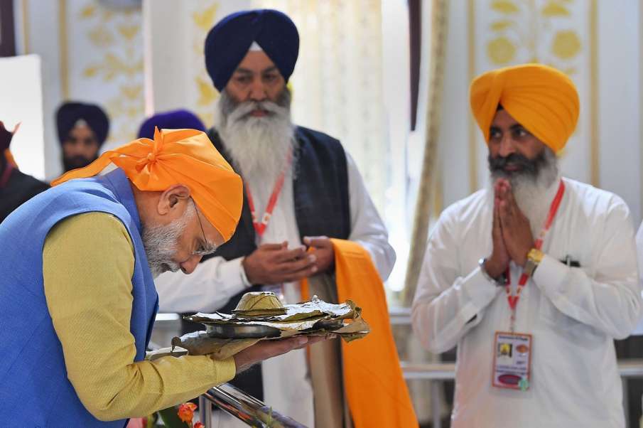 Prime Minister Narendra Modi receives 'parsad' after... Prime Minister Narendra Modi receives 'parsad' after...- India TV Hindi