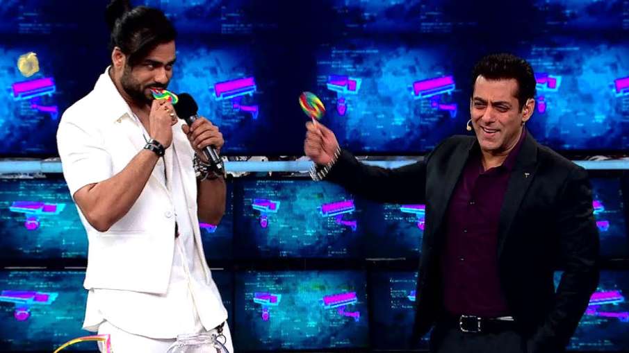 Bigg Boss 13 Weekend Ka Vaar: Vishal Aditya Singh with Salman Khan Bigg Boss 13 Weekend Ka Vaar: Vishal Aditya Singh with Salman Khan- India TV Hindi