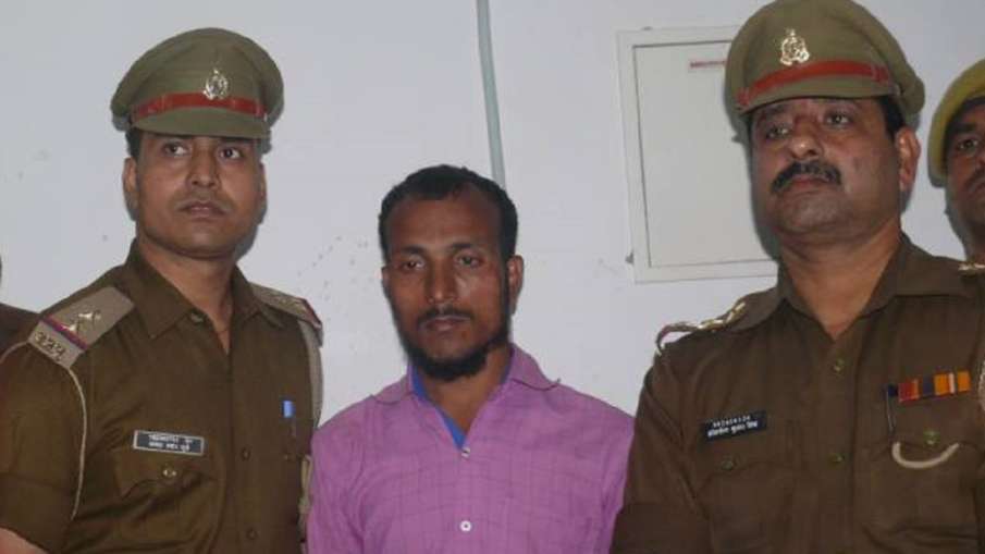 Triple murder case accused (Middle) Triple murder case accused (Middle)- India TV Hindi