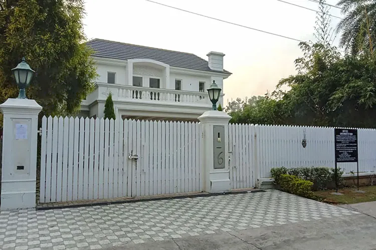 A view of the residence of former Haryana chief minister... A view of the residence of former Haryana chief minister...- India TV Hindi