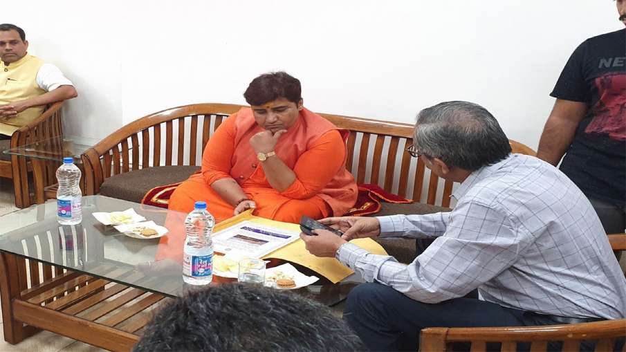 Pragya Thakur's complaint against Rahul Gandhi may be sent to privilege committee Pragya Thakur's complaint against Rahul Gandhi may be sent to privilege committee- India TV Hindi