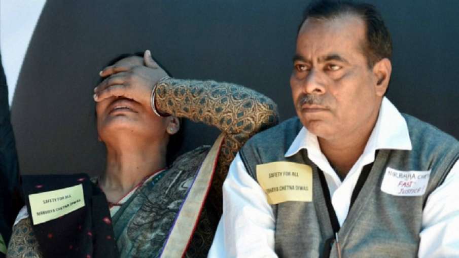 Nirbhaya's father urges Supreme Court to frame... Nirbhaya's father urges Supreme Court to frame...- India TV Hindi
