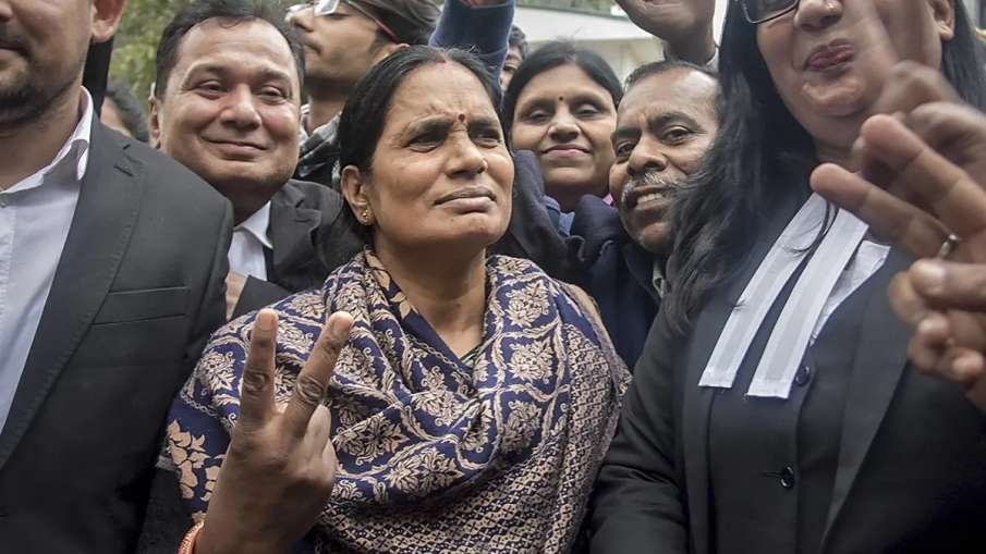 वे कोई भी याचिका दायर करें हम लड़ने को तैयार हैं, जरूर होगी 22 जनवरी को फांसी: निर्भया की मां वे कोई भी याचिका दायर करें हम लड़ने को तैयार हैं, जरूर होगी 22 जनवरी को फांसी: निर्भया की मां- India TV Hindi