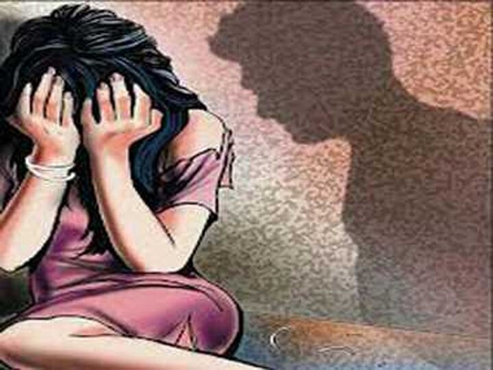 Engineer accused of indecent act with his colleague,... Engineer accused of indecent act with his colleague,...- India TV Hindi