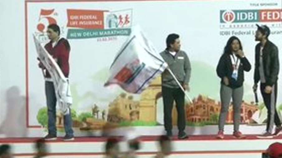Sachin Tendulkar at New Delhi Marathon Sachin Tendulkar at New Delhi Marathon- India TV Hindi