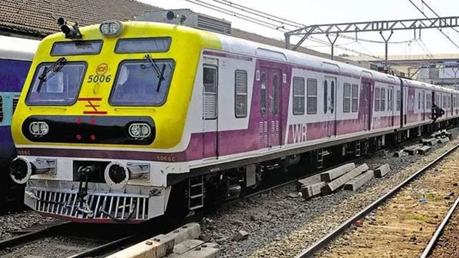 Mumbai Local train service suspended Mumbai Local train service suspended - India TV Hindi