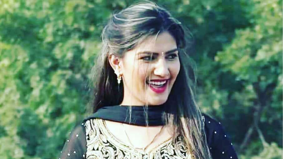 4 teachers suspended for singing Sapna Chaudhary's song... 4 teachers suspended for singing Sapna Chaudhary's song...- India TV Hindi