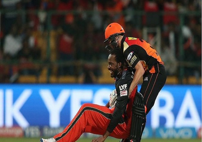 Punjab and Hyderabad clash on Twitter before IPL 2020, tell who is better between Warner and Gayle Punjab and Hyderabad clash on Twitter before IPL 2020, tell who is better between Warner and Gayle- India TV Hindi