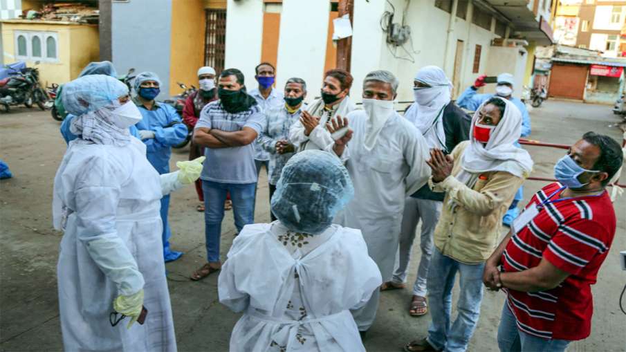Indore: Residents of Taat Patti Bakhal apologize to a... Indore: Residents of Taat Patti Bakhal apologize to a...- India TV Hindi