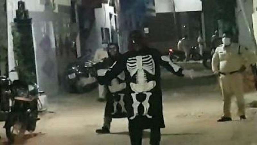Indore police resort ghost to keep people warn against coronavirus Indore police resort ghost to keep people warn against coronavirus - India TV Hindi