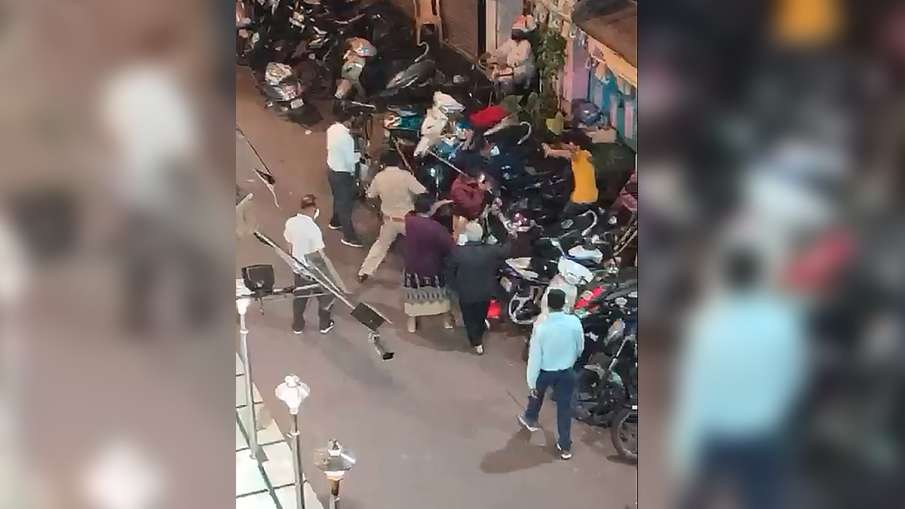 another policeman attacked in Mumbai, Home minister Deshmukh warns of stern action another policeman attacked in Mumbai, Home minister Deshmukh warns of stern action - India TV Hindi