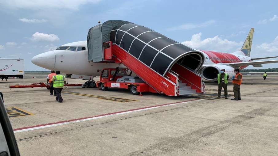 First aircraft to evacuate Indian citizens stranded in... First aircraft to evacuate Indian citizens stranded in...- India TV Hindi