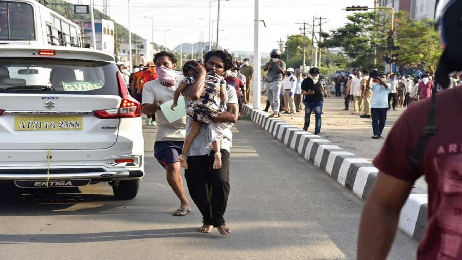 Visakhapatnam gas leak: Municipal body asks residents to stay indoors and apply wet masks Visakhapatnam gas leak: Municipal body asks residents to stay indoors and apply wet masks- India TV Hindi