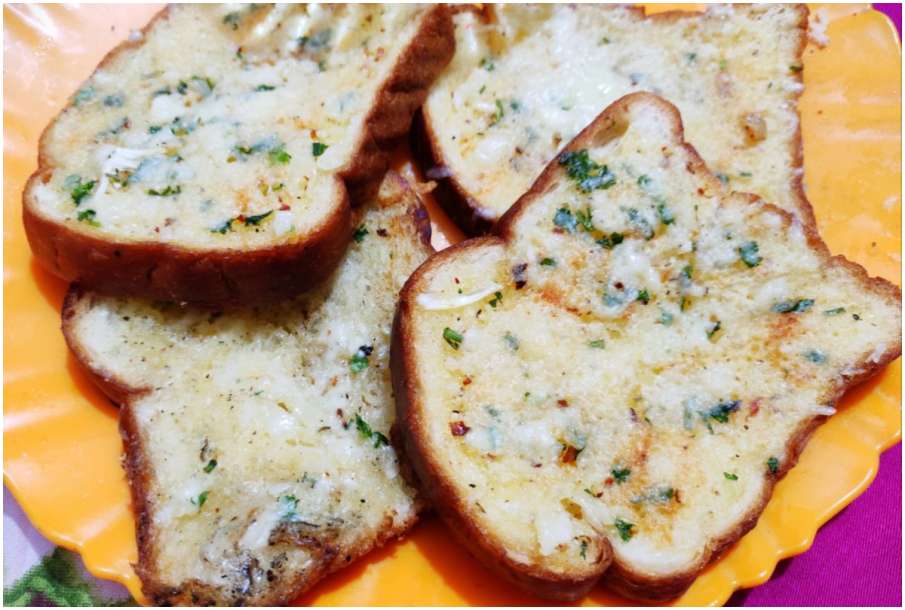 How to Make home made restaurants like garlic bread, everything is in the kitchen,घर पर बनाइए रेस्टो How to Make home made restaurants like garlic bread, everything is in the kitchen,घर पर बनाइए रेस्टो- India TV Hindi