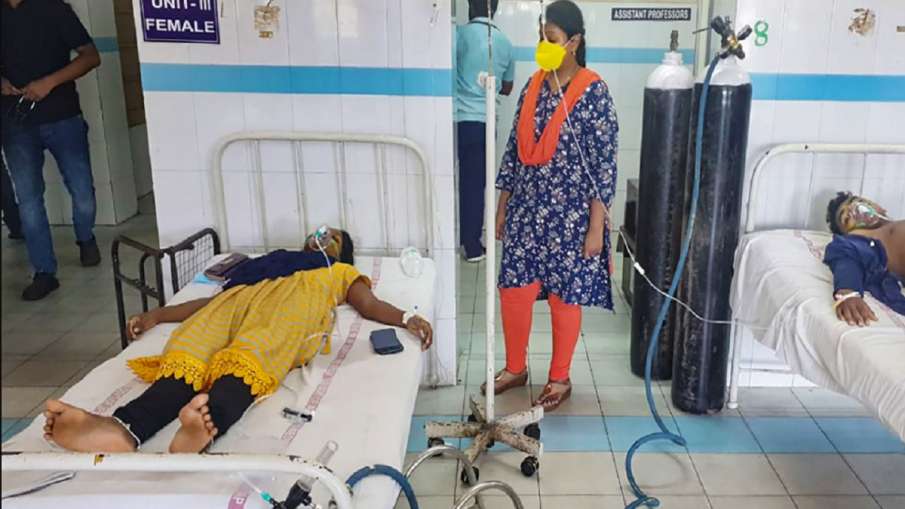 विशाखापत्तनम में गैस रिसाव से 11 लोगों की मौत, 1000 लोग प्रभावित : सरकार विशाखापत्तनम में गैस रिसाव से 11 लोगों की मौत, 1000 लोग प्रभावित : सरकार - India TV Hindi