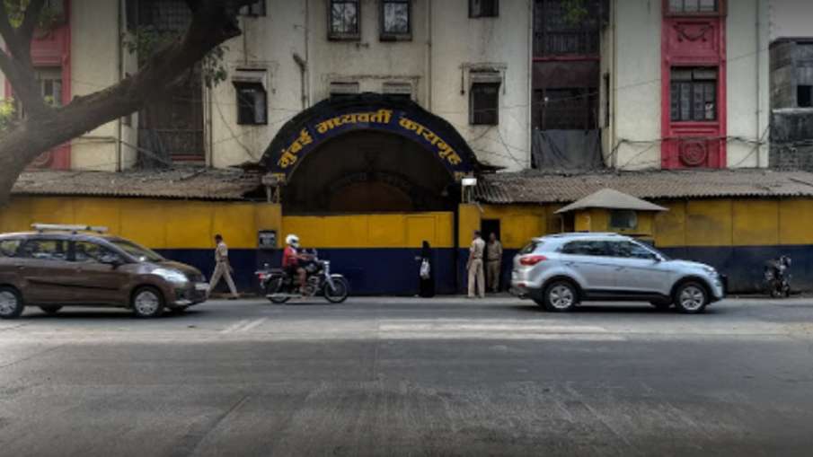 मुंबई की ऑर्थर रोड जेल में कोरोना की एंट्री, लिए गए 200 कैदियों, अधिकारियों और कर्मचारियों के सैंपल मुंबई की ऑर्थर रोड जेल में कोरोना की एंट्री, लिए गए 200 कैदियों, अधिकारियों और कर्मचारियों के सैंपल- India TV Hindi