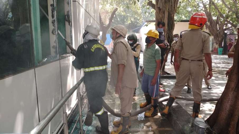 Record room in Noida Authority office catches fire, Several files have been gutted Record room in Noida Authority office catches fire, Several files have been gutted - India TV Hindi