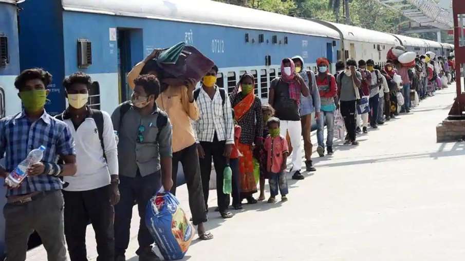 First Special Train Carrying Migrant Workers Leaves From Delhi For Madhya Pradesh First Special Train Carrying Migrant Workers Leaves From Delhi For Madhya Pradesh- India TV Hindi
