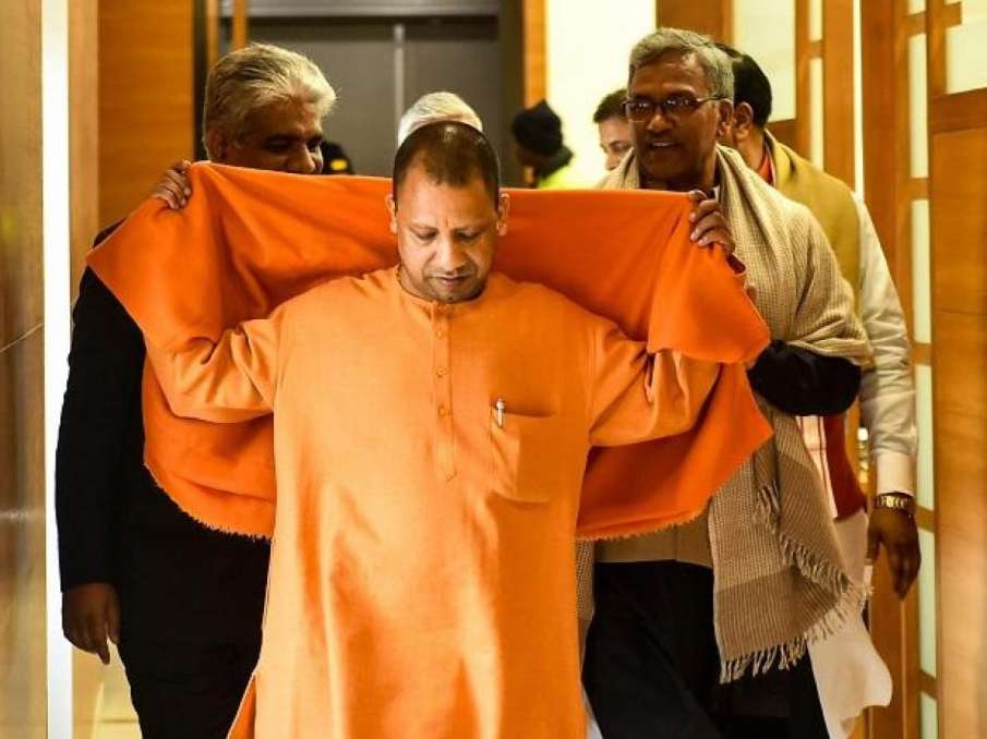 Congress Bus Politics:Why didn't Congress take buses for migrant workers, CM Yogi Adityanath told on Congress Bus Politics:Why didn't Congress take buses for migrant workers, CM Yogi Adityanath told on- India TV Hindi
