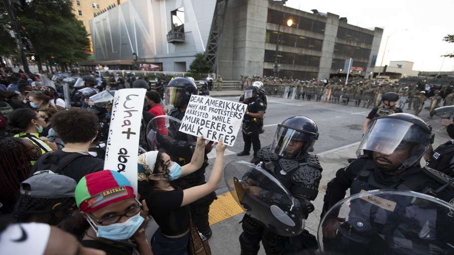Violent clashes erupted outside the White House in the wake of the death of George Floyd Violent clashes erupted outside the White House in the wake of the death of George Floyd- India TV Hindi