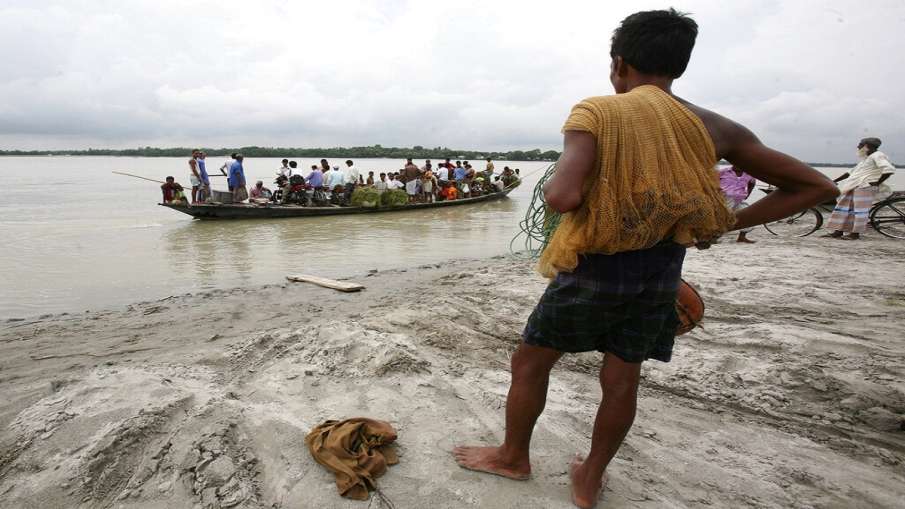 Bangladesh ferry crash:Latest News Asia Ferry Capsized Sank in Bangladesh Old Ganga River, बांग्लादे Bangladesh ferry crash:Latest News Asia Ferry Capsized Sank in Bangladesh Old Ganga River, बांग्लादे- India TV Hindi