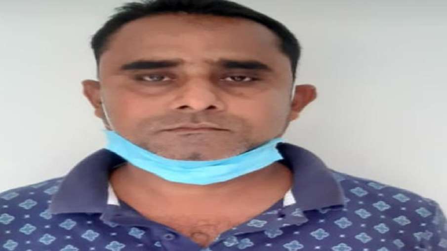 यूपी-झारखंड के नेताओं-अफसरों को चूना लगाने वाला 'नटवरलाल' गिरफ्तार, अर्जुन मुंडा तक से ठग लिए थे 40 यूपी-झारखंड के नेताओं-अफसरों को चूना लगाने वाला 'नटवरलाल' गिरफ्तार, अर्जुन मुंडा तक से ठग लिए थे 40 - India TV Hindi