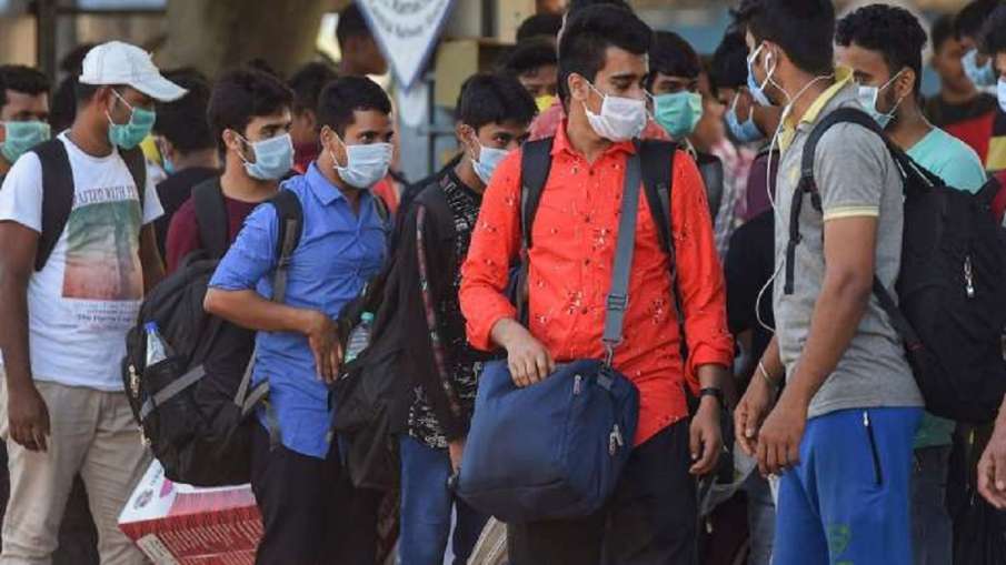 मुंबई में मास्क नहीं पहनने पर 1 हजार रुपया का जुर्माना मुंबई में मास्क नहीं पहनने पर 1 हजार रुपया का जुर्माना- India TV Hindi