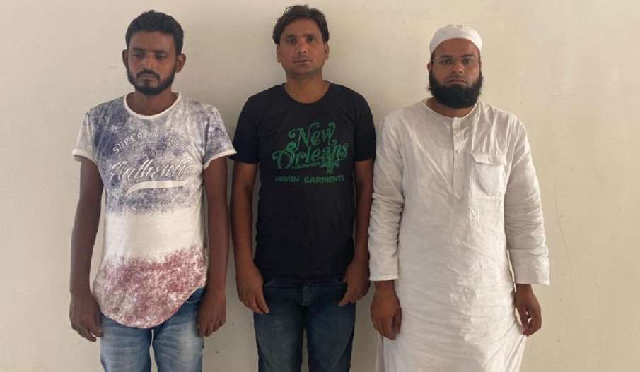 जाली नोट सप्लाई करने वाले तीन लोग गिरफ्तार, 2 लाख 90 हजार के नकली नोट बरामद जाली नोट सप्लाई करने वाले तीन लोग गिरफ्तार, 2 लाख 90 हजार के नकली नोट बरामद- India TV Hindi