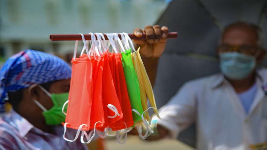 मुंबई में मिशन मास्क ड्राइव तेज, बिना मास्क पहनने वालों पर हो रही कार्रवाई मुंबई में मिशन मास्क ड्राइव तेज, बिना मास्क पहनने वालों पर हो रही कार्रवाई- India TV Hindi