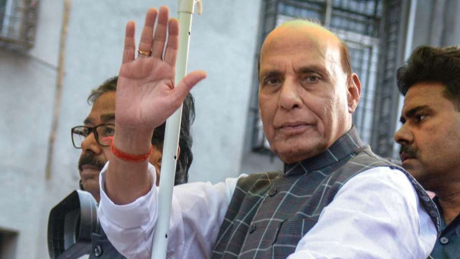 रक्षा मंत्री राजनाथ सिंह तीन दिवसीय यात्रा पर मॉस्को पहुंचे, रक्षा सहयोग को मजबूत करने पर चर्चा रक्षा मंत्री राजनाथ सिंह तीन दिवसीय यात्रा पर मॉस्को पहुंचे, रक्षा सहयोग को मजबूत करने पर चर्चा- India TV Hindi