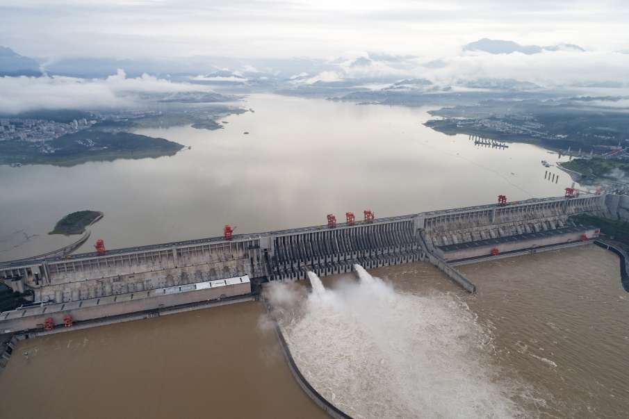 Millions of cusecs of water released from dams in Uttar Pradesh, hundreds of villages surrounded by Millions of cusecs of water released from dams in Uttar Pradesh, hundreds of villages surrounded by - India TV Hindi