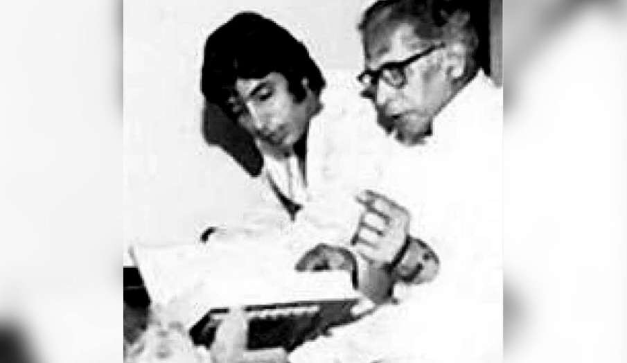 अमिताभ बच्चन ने पिता संग फोटो शेयर की अमिताभ बच्चन ने पिता संग फोटो शेयर की- India TV Hindi