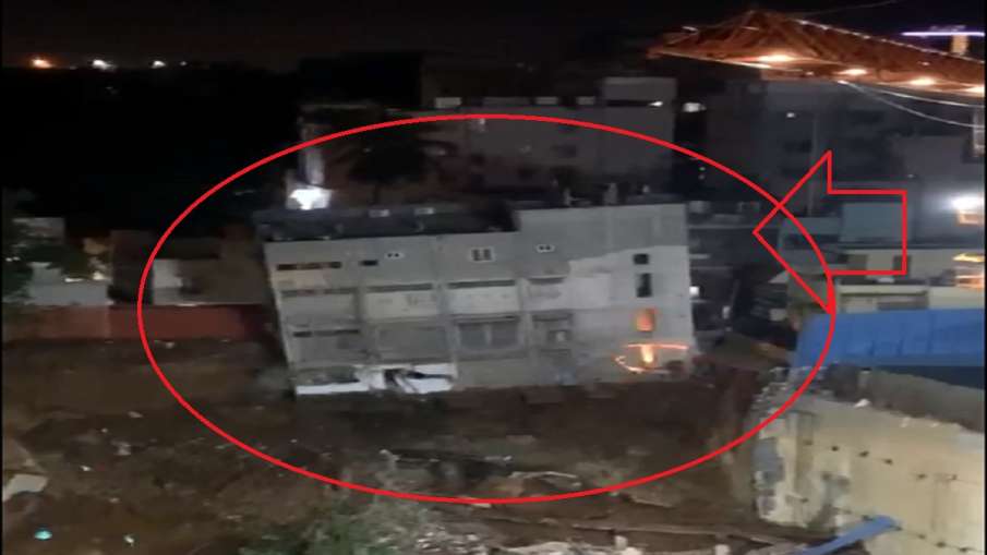 four storey building collapses in bengaluru । बेंगलुरु में ढही चार मंजिला इमारत, बराबर वाले प्लॉट मे four storey building collapses in bengaluru । बेंगलुरु में ढही चार मंजिला इमारत, बराबर वाले प्लॉट मे- India TV Hindi