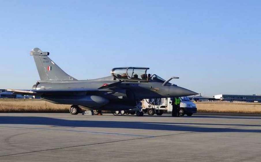 Iranian missiles land near Al Dhafra airbase in UAE where Indian Rafales are on overnight halt: Repo Iranian missiles land near Al Dhafra airbase in UAE where Indian Rafales are on overnight halt: Repo- India TV Hindi