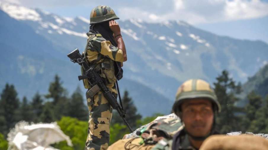 Two front war with India? Pakistan deploys 20 thousand soldiers in PoK Two front war with India? Pakistan deploys 20 thousand soldiers in PoK- India TV Hindi