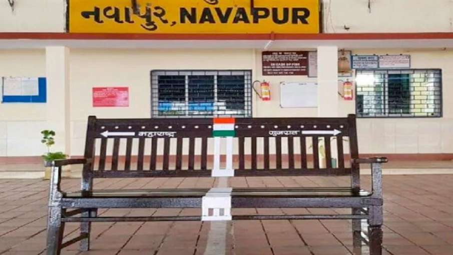 Navapur Railway Station Is Located In Two States Navapur Railway Station Is Located In Two States - India TV Hindi