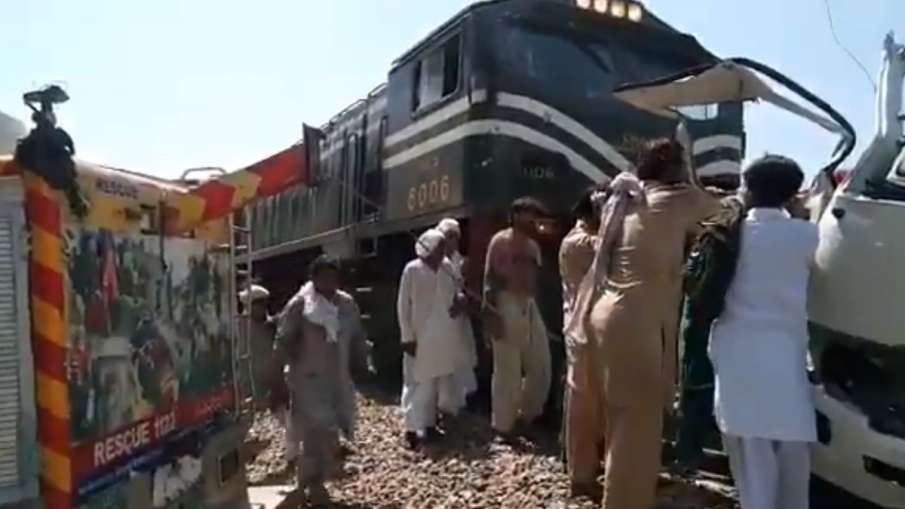 Pakistan Bus Train Accident Pakistan Bus Train Accident- India TV Hindi