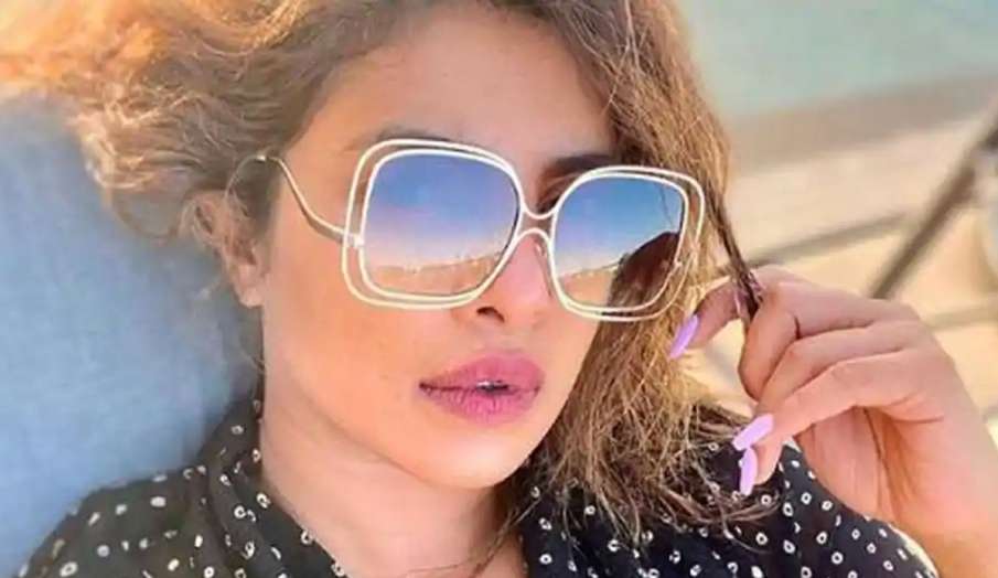 प्रियंका चोपड़ा ने शेयर की समर सेल्फी प्रियंका चोपड़ा ने शेयर की समर सेल्फी- India TV Hindi