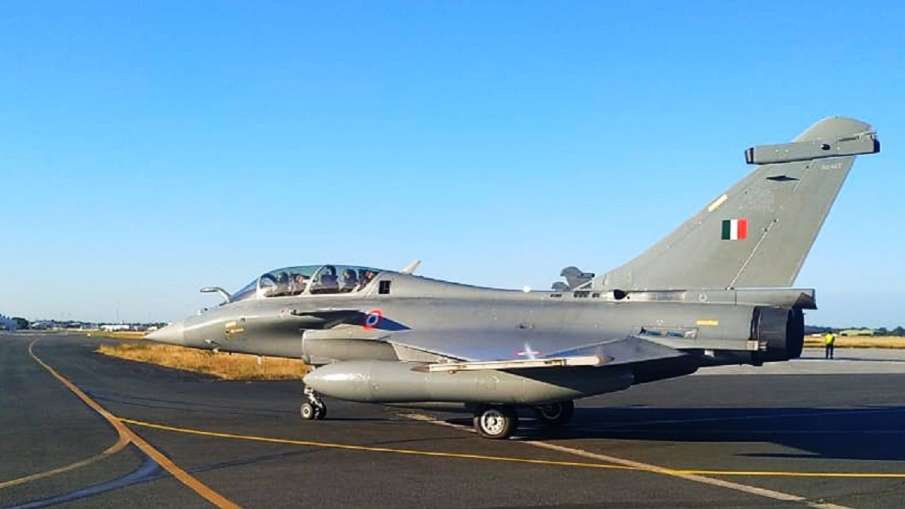 Rafale aircraft reaches Al Dhafra airbase of UAE । फ्रांस से निकलकर आबूधाबी के Al Dhafra एयरबेस पहुं Rafale aircraft reaches Al Dhafra airbase of UAE । फ्रांस से निकलकर आबूधाबी के Al Dhafra एयरबेस पहुं- India TV Hindi