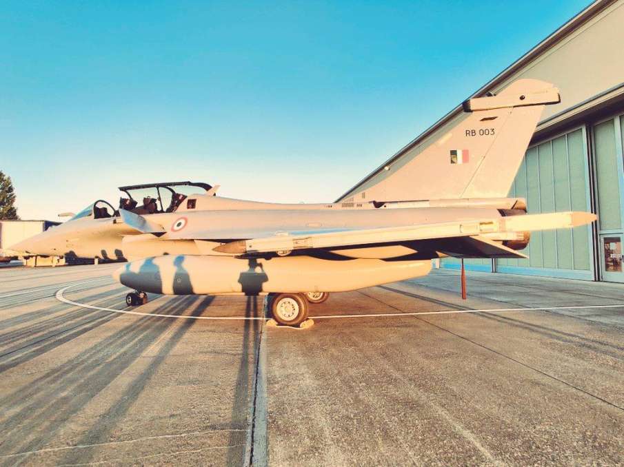 First 5 IAF Rafale fighter aircraft take off for India from France First 5 IAF Rafale fighter aircraft take off for India from France- India TV Hindi