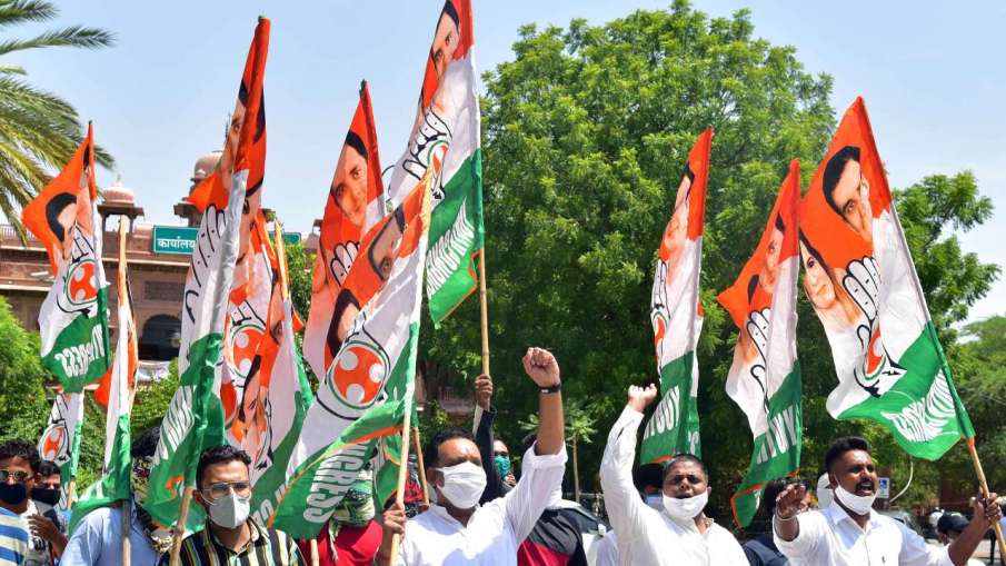 Congress workers protest against Rajasthan Governors decision to not call Assembly session Congress workers protest against Rajasthan Governors decision to not call Assembly session- India TV Hindi