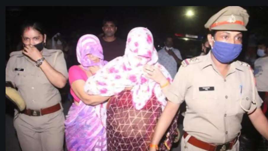 Vikas Dubey did wrong, deserved this fate, says wife Richa Dubey at funeral Vikas Dubey did wrong, deserved this fate, says wife Richa Dubey at funeral- India TV Hindi
