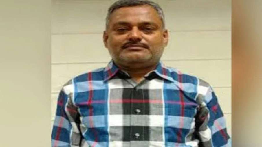 Police to attach property of Vikas Dubey's brother Deep Prakash Dubey Police to attach property of Vikas Dubey's brother Deep Prakash Dubey- India TV Hindi