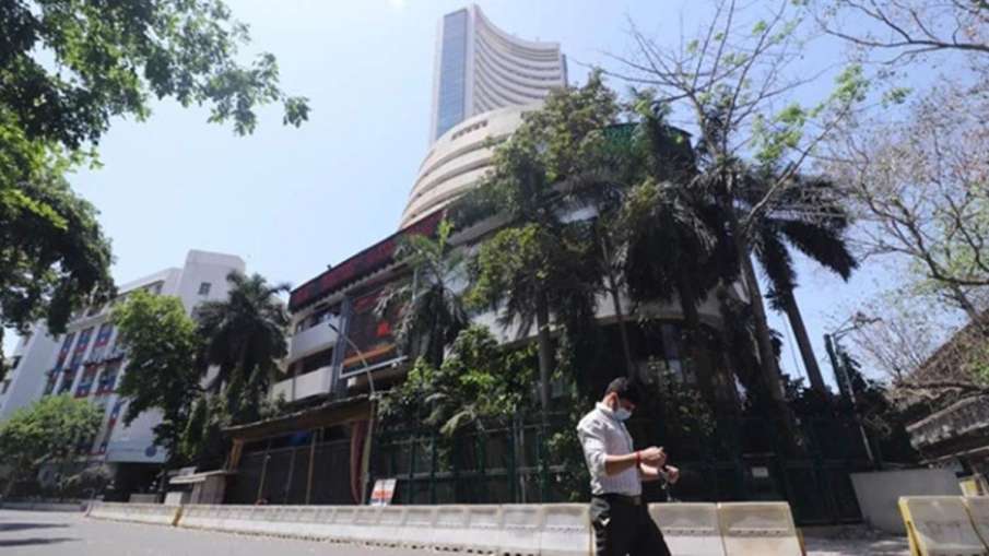 Sensex jumps over 200 pts in early trade; Nifty tops 10,800- India TV Paisa