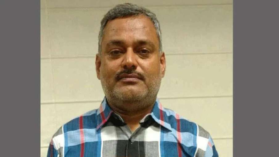 uttar Pradesh police put 50,000 rupees reward on gangster vikas dubey uttar Pradesh police put 50,000 rupees reward on gangster vikas dubey- India TV Hindi