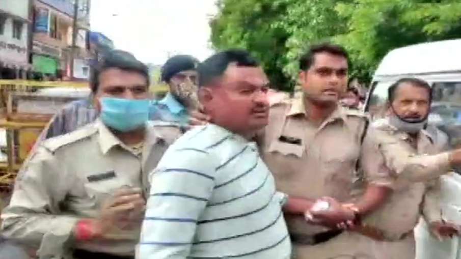 How UP's most wanted gangster Vikas Dubey was arrested from Ujjain's Mahakal temple, watch video How UP's most wanted gangster Vikas Dubey was arrested from Ujjain's Mahakal temple, watch video- India TV Hindi